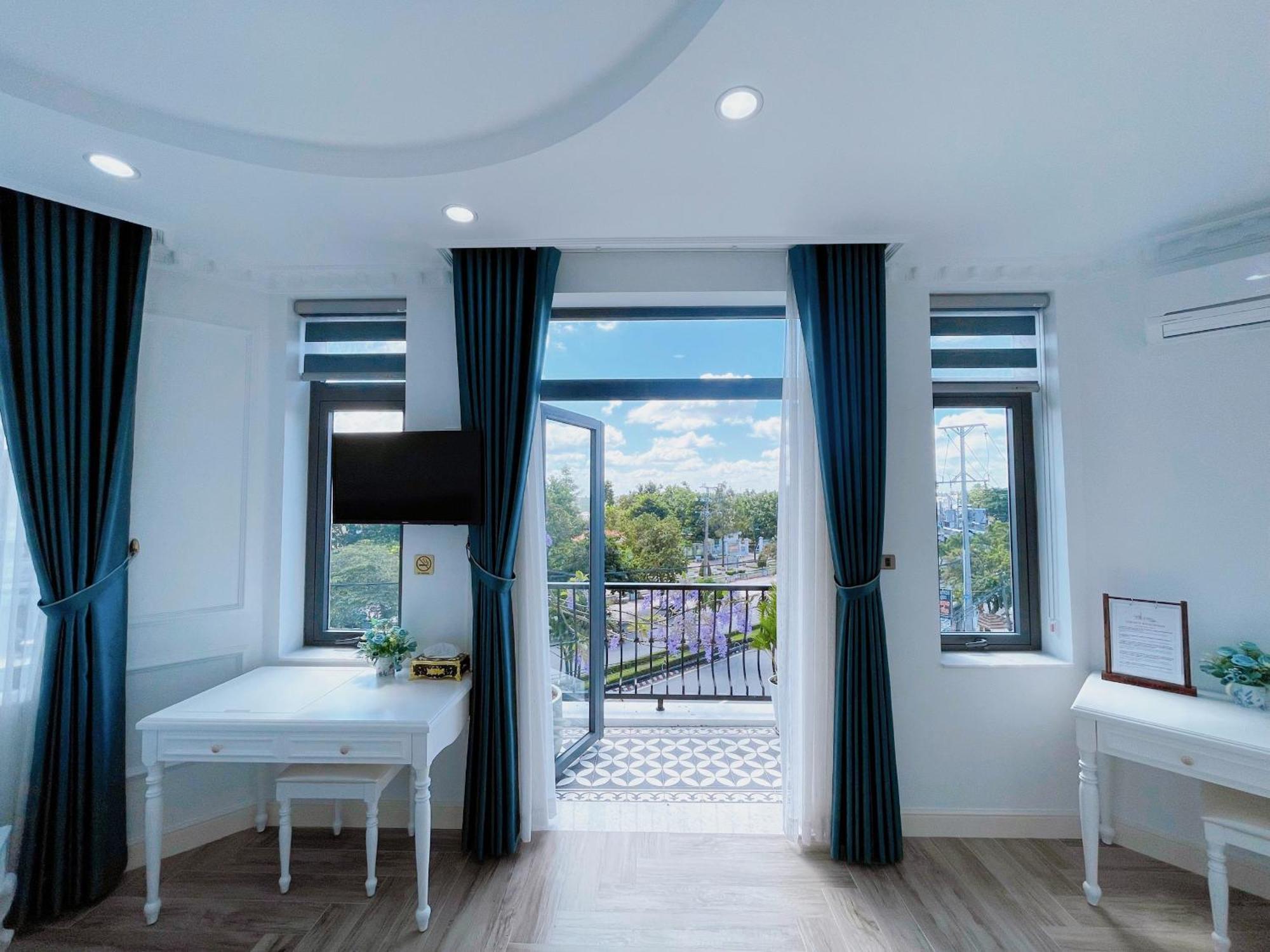 Paris Hotel & Cafe Vĩnh Long Екстериор снимка