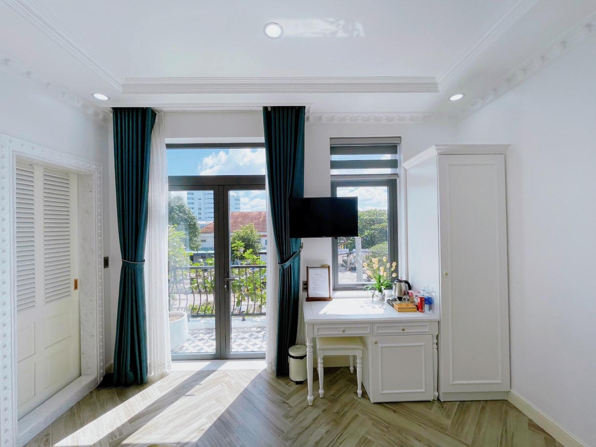 Paris Hotel & Cafe Vĩnh Long Екстериор снимка
